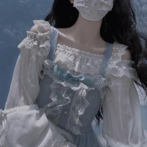 照片里的伴娘